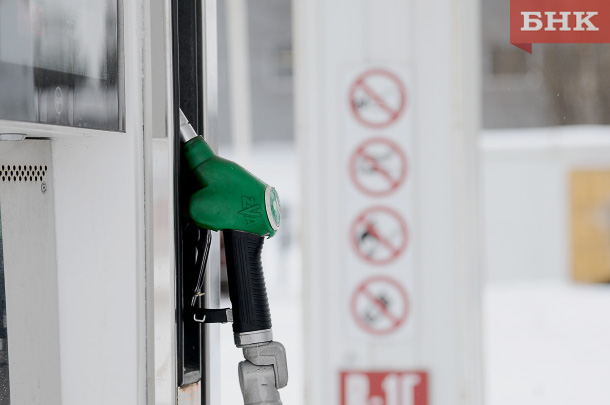 С начала года бензин самых дешевых марок на заправках Сыктывкара подорожал на 2-4 рубля