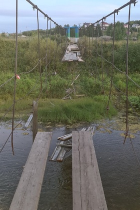 Народный корреспондент: «В Усть-Ухте встал ремонт поврежденного непогодой моста»